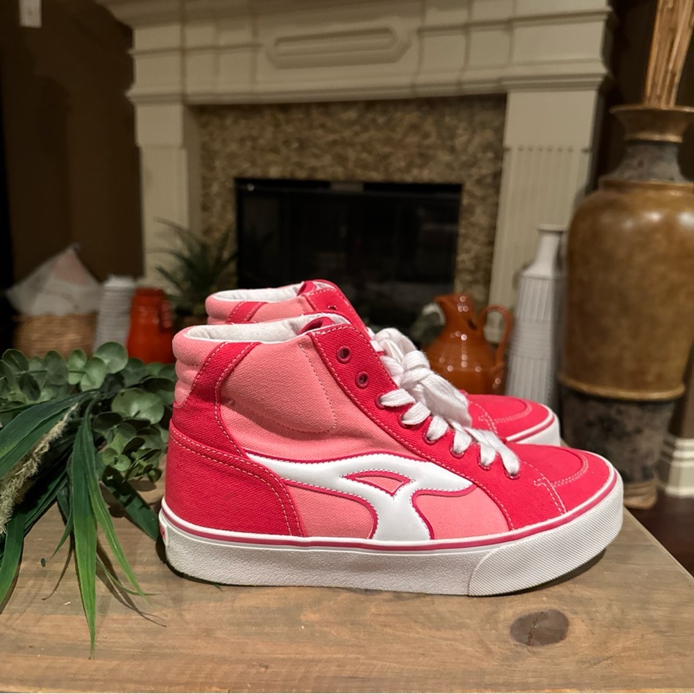 Womens Airwalk Aurora Sneakers, Pink and White, High Top, Size 6M. EUC